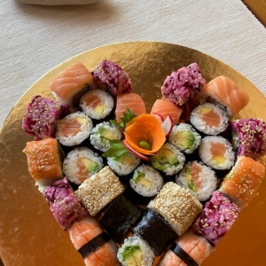 srdce_ze_sushi_Kuřim_sushimi_kreativni