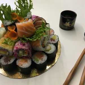 zakazkova_vyroba_sushi_dorty_kurim