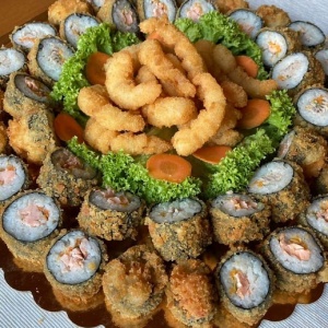 smazene_sushi_Kuřim_tácy