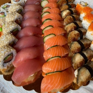 sushi_nigiri_nakladaný_úhoř_lahodné_sushi