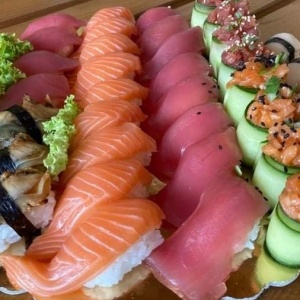 sushi_tácy_máslová_ryba_tataráček_čerstvé_sushi